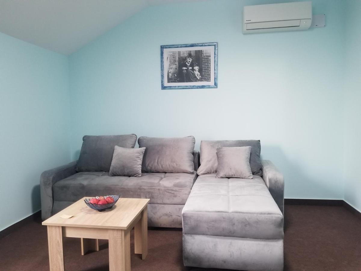 Vila Dvor Subotica Esterno foto
